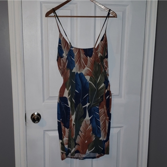 LILIAN Wrap Dress - Picture 2 of 4